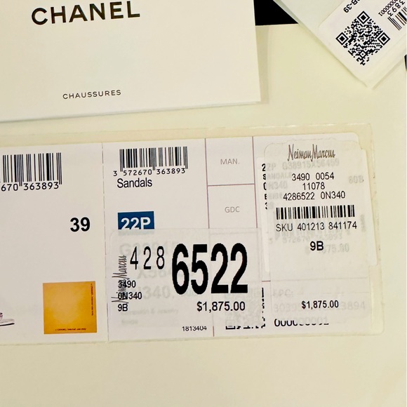 SOLD! CHANEL 22P BEIGE LAMBSKIN JEWELRY CHARMS SANDALS - Picture 2 of 8